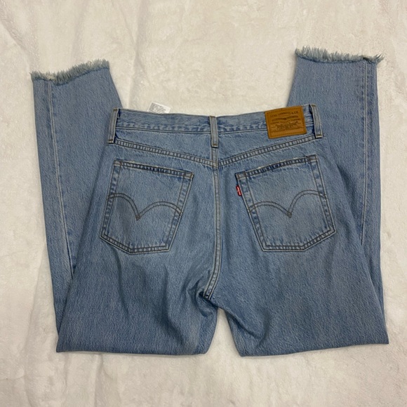 Levi's distresed womens wedgie jeans size 28 - Picture 5 of 6
